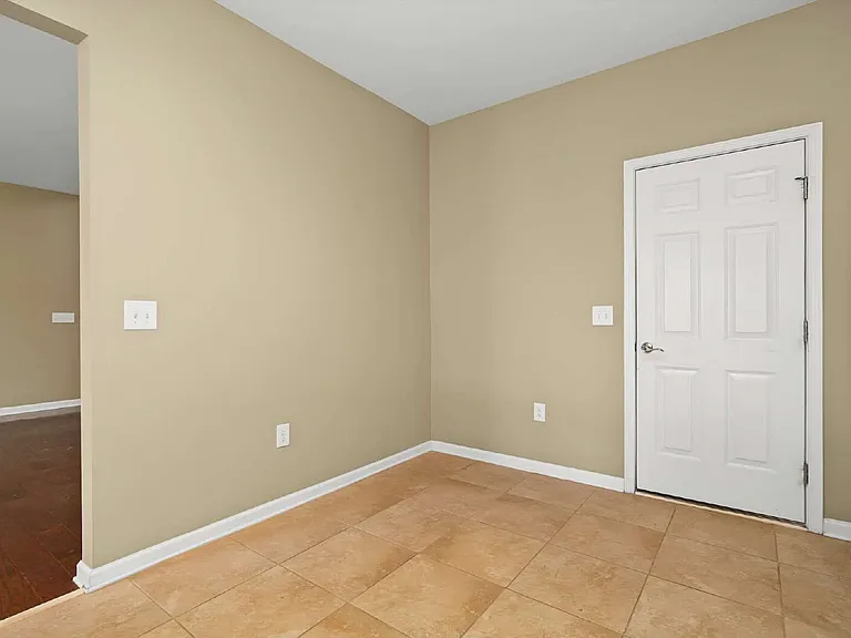219 Lynchwick Ln — Photo 13