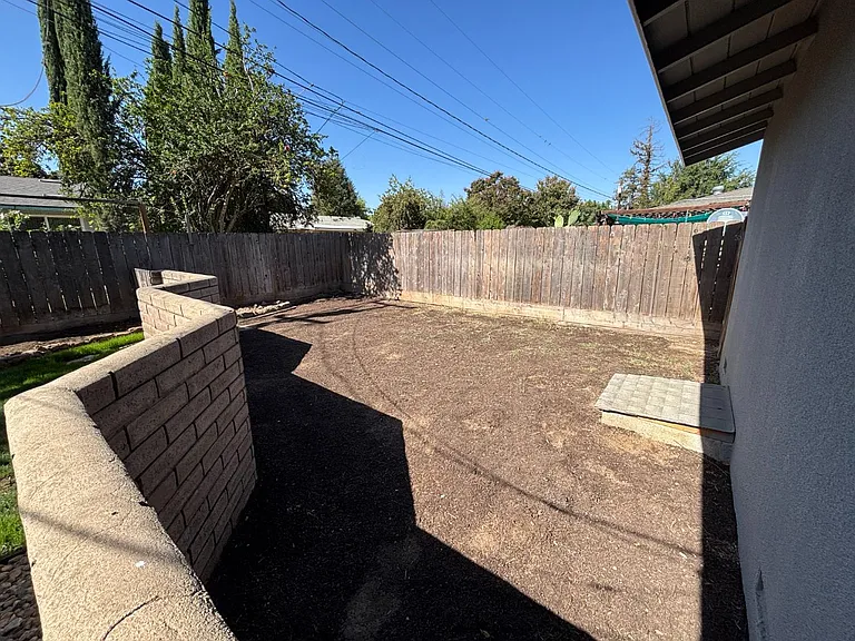 1903 W Fountain Way — Photo 17