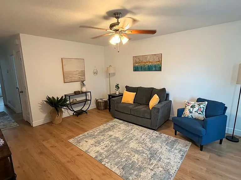 2121 Kentucky Ave — Photo 3