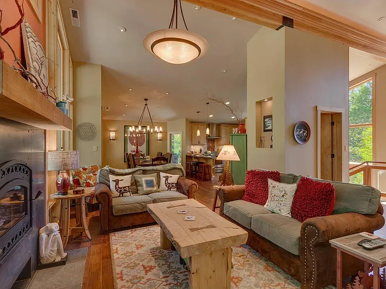 365 Fairway Dr — Photo 5