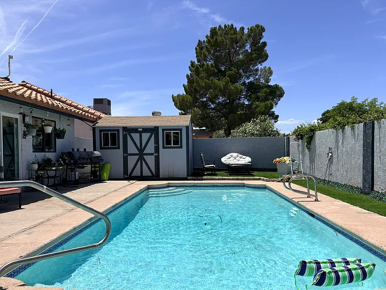 493 Chelsea Dr — Photo 3