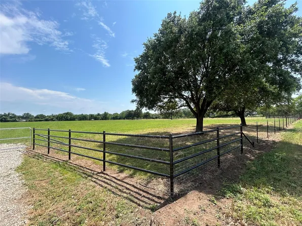 38785 Wiggins Rd, Hempstead, TX 77445