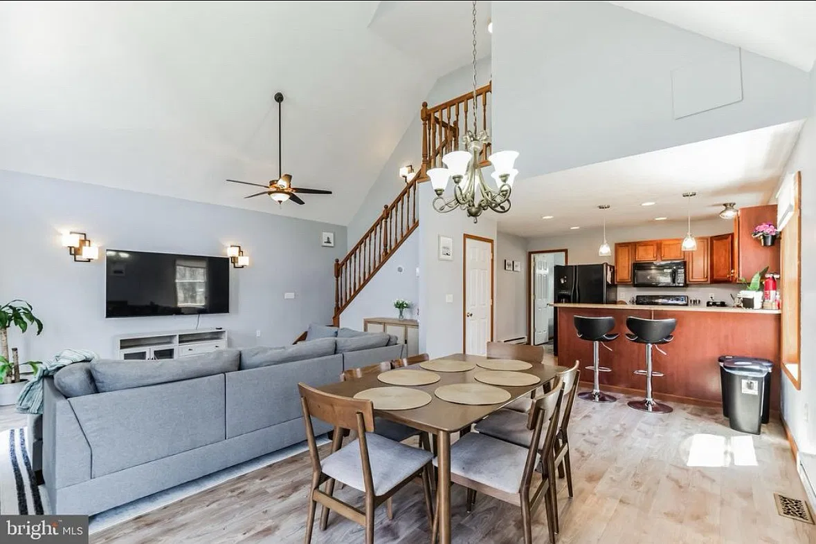 3138 Wintergreen Ln — Photo 3