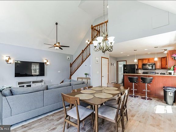 3rd image of 3138 Wintergreen Ln