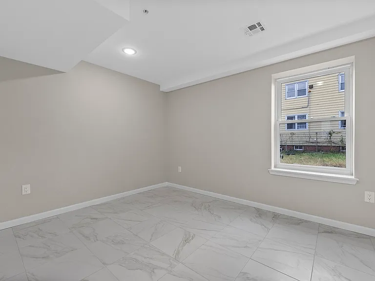 24-26 Garibaldi Ave #1 — Photo 7