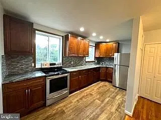 4 bed, 7.0 bath, 1650 sqft, $2,300 — Photo 3
