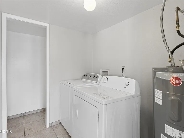 407 E Pecan Rd — Photo 21