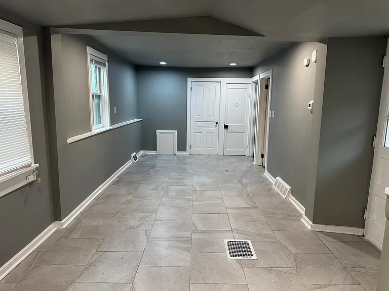 121 E Chestnut St — Photo 11