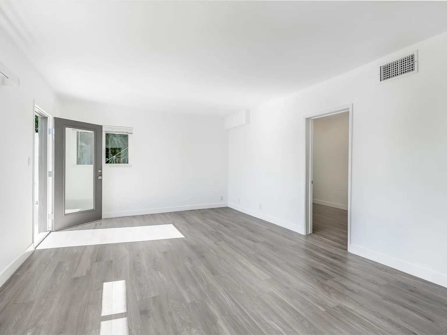2 bed, 760 sqft, $3,600 — Photo 3