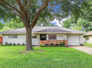 5711 Libbey Ln, Houston, TX 77092