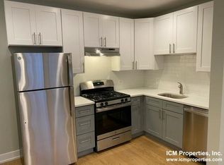 2878 N Clark St #2M, Chicago, IL 60657