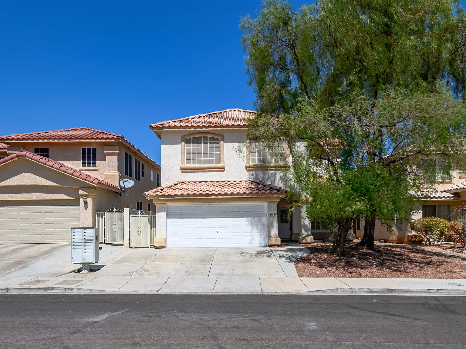 4 bed, 2439 sqft, $3,200 — Photo 2