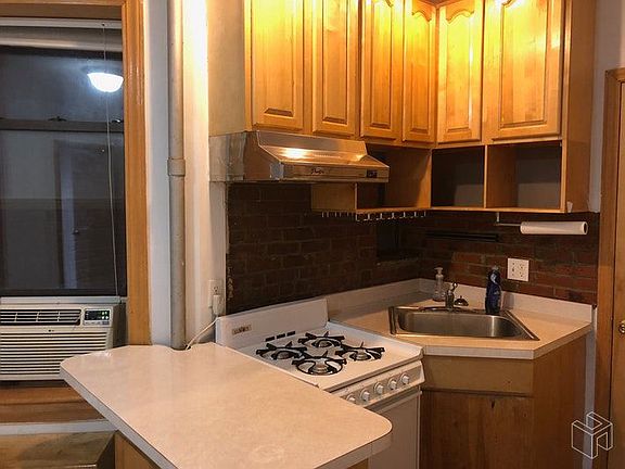 4th image of 143 Essex St APT 2A