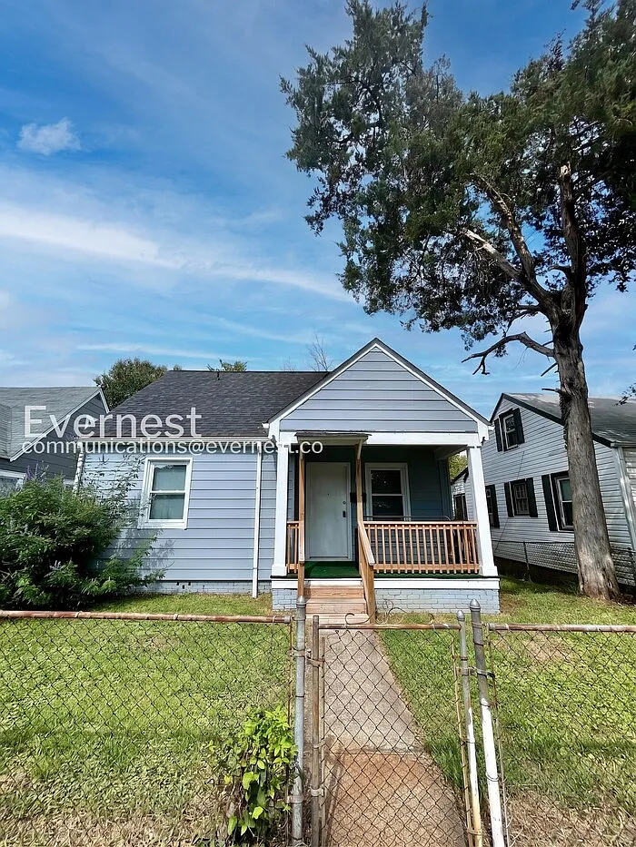 2 bed, 1.0 bath, 720 sqft, $1,395 — Photo 1
