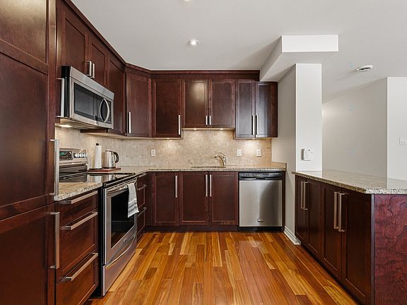 2nd image of 2107 Avenue De Melrose
