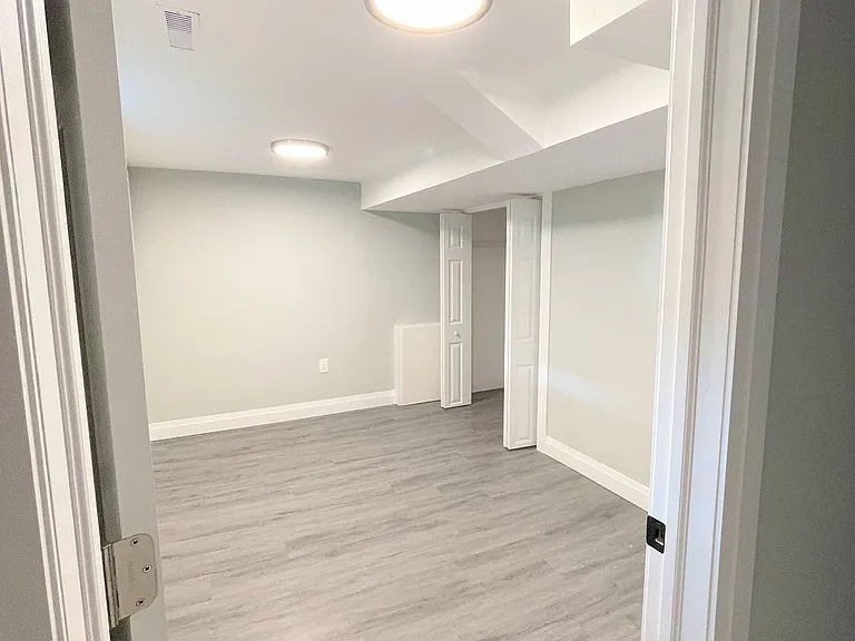12 Croydon Dr #LOWER — Photo 8