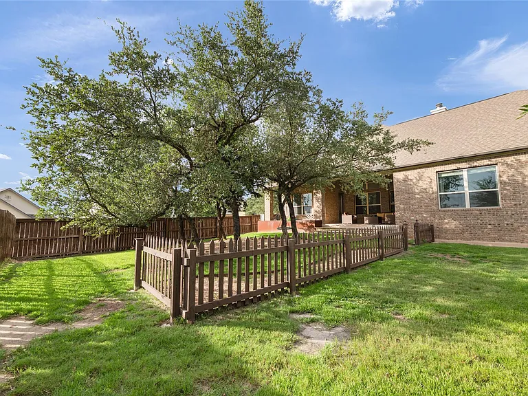 415 Bitterroot Ln — Photo 36