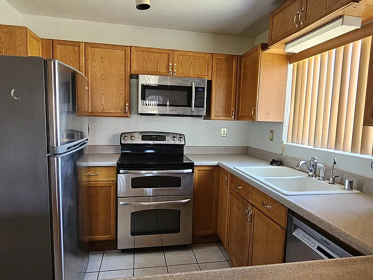 8475 Selma Ln — Photo 11