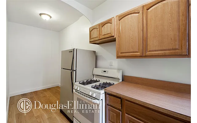 Sold by Douglas Elliman | media 18