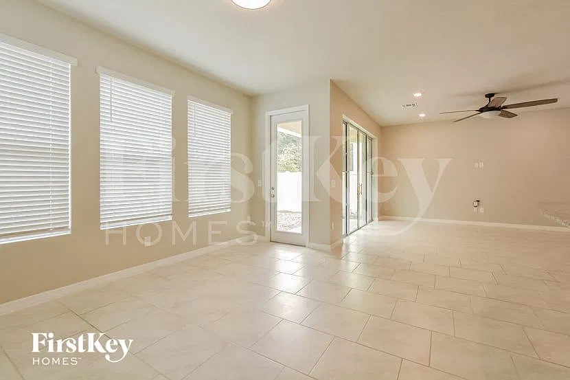 3 bed, 2.5 bath, 2240 sqft, $2,915 — Photo 4