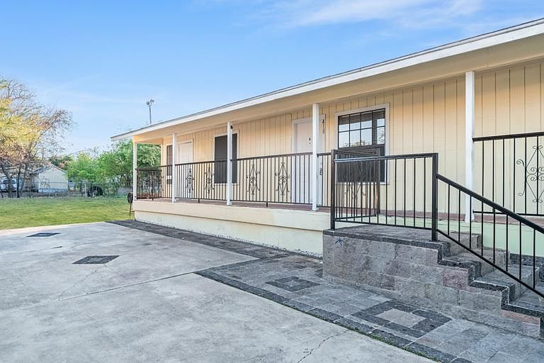 1st image of 418 Delgado St