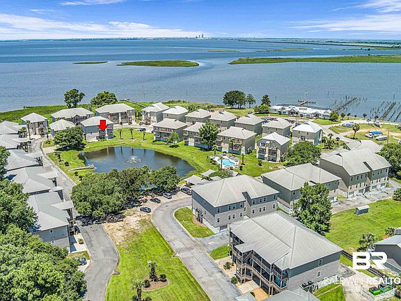 2nd image of 4 Yacht Club Dr APT 31