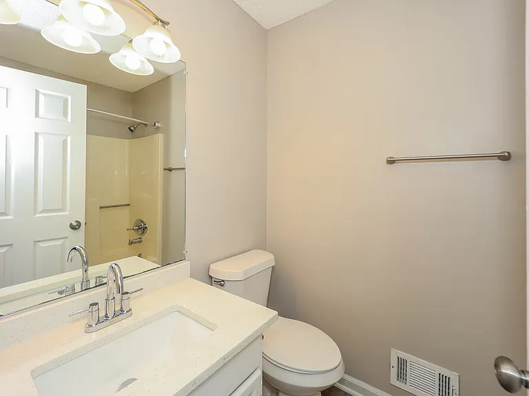 1604 Carriage Hills Dr — Photo 15