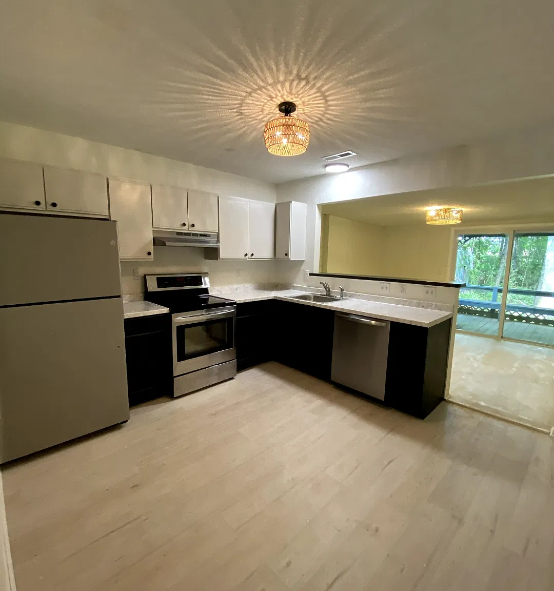 2 bed, 1045 sqft, $1,350 — Photo 4
