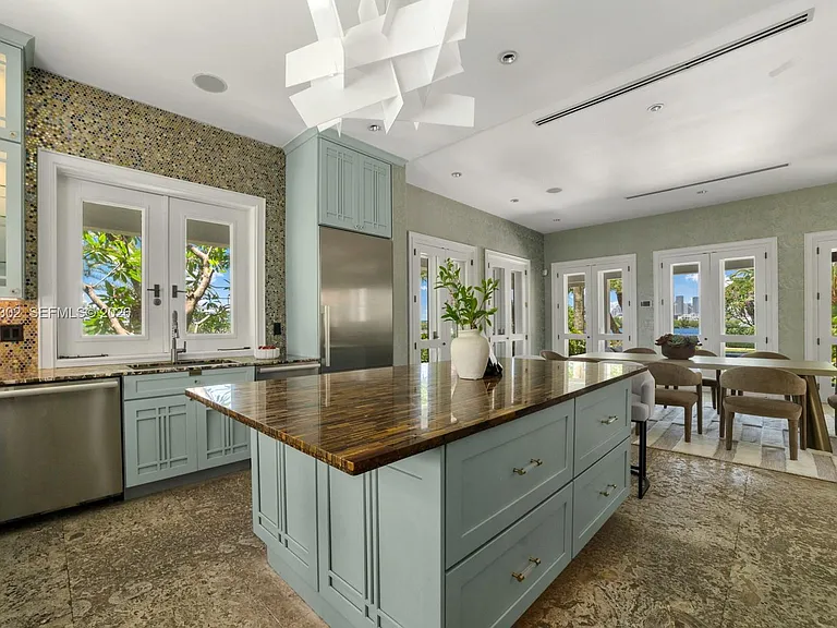 16 Palm Ave — Photo 6