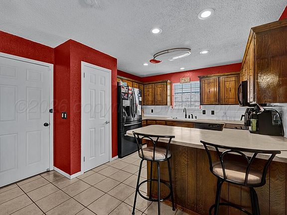 2nd image of 5215 S Milam St