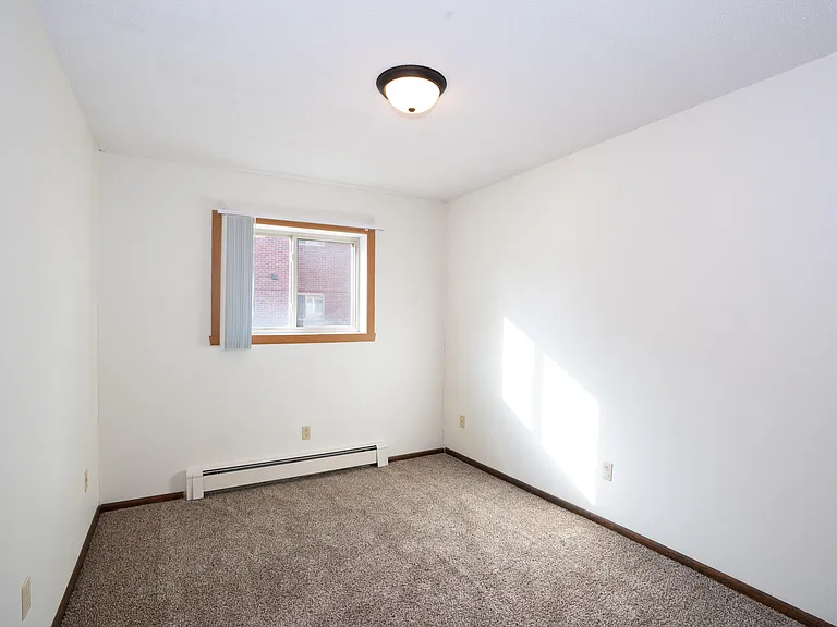 Fargo, ND Country Club Apartments | 21B | Bedroom