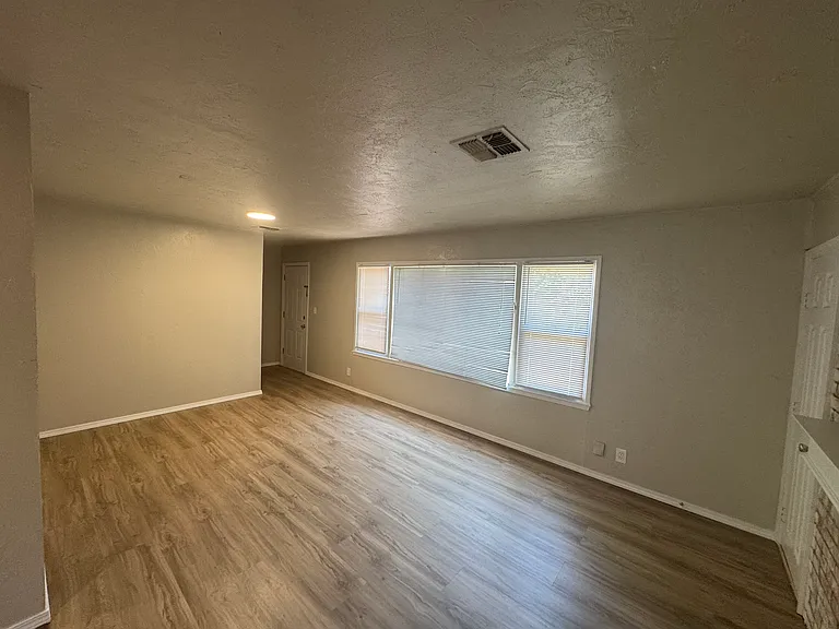 1408 Carlisle Ct — Photo 36