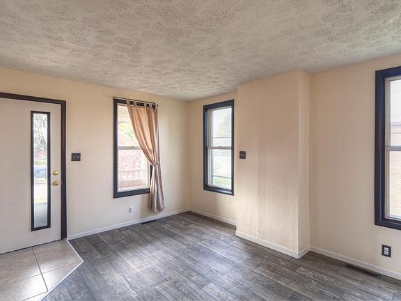 3rd image of 32 E Wilson Ave APT A