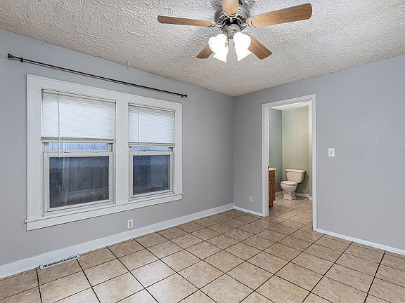 5th image of 120 Lawndale Ave