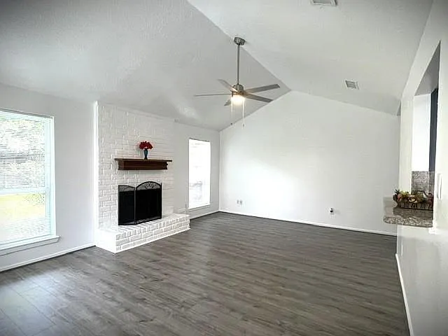 15523 Pensgate St — Photo 5