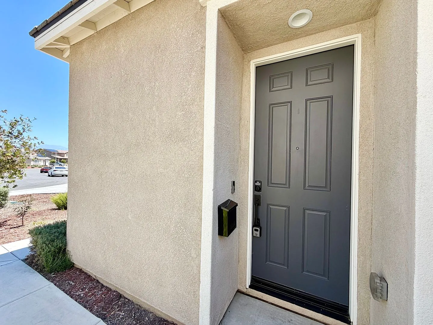 Stylish 1 Bedroom Casita Modern Comfort & Natural Light! — Photo 2