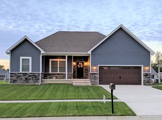 5283 Devonshire Dr, Almont, MI 48003