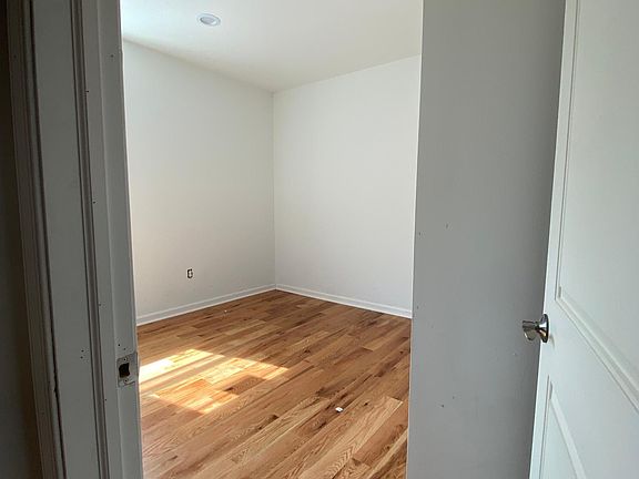 5th image of 118 N 2nd Ave #8