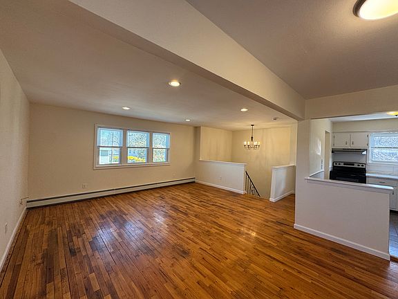 3rd image of 40 Whitestone Rd