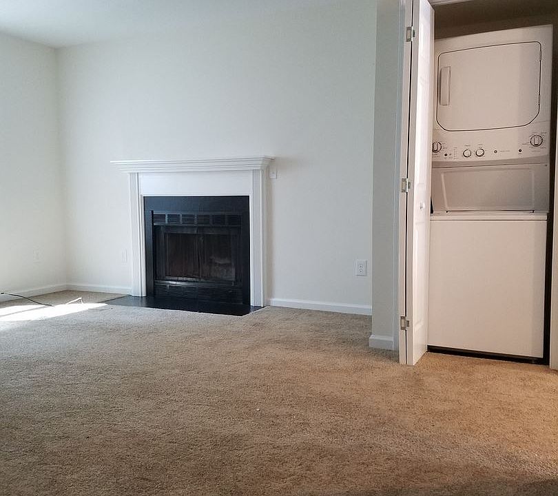 2nd image of 25 Bashford Rd APT C