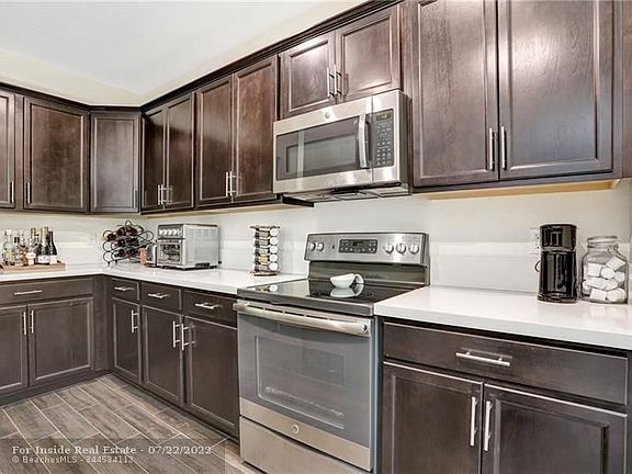 5th image of 4014 Devenshire Ct