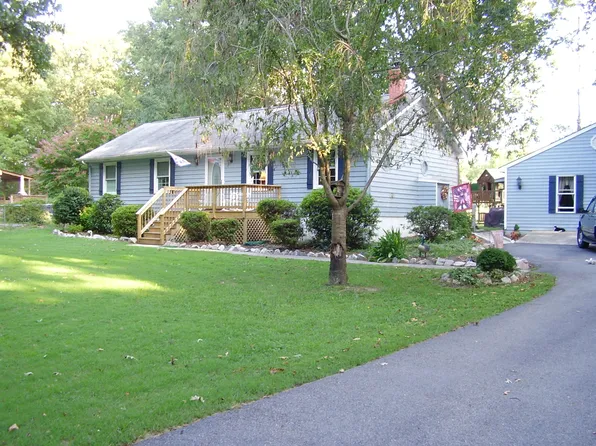 13700 Ramblewood Dr, Chester, VA 23836