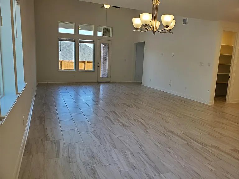 1513 Hamlisch Ave — Photo 5