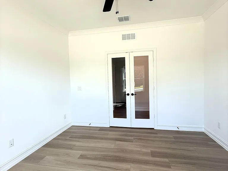 4349 Noble Ln — Photo 10