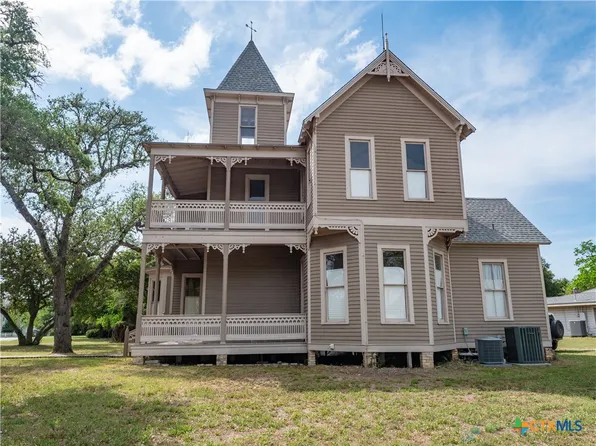 204 W Reuss Blvd, Cuero, TX 77954