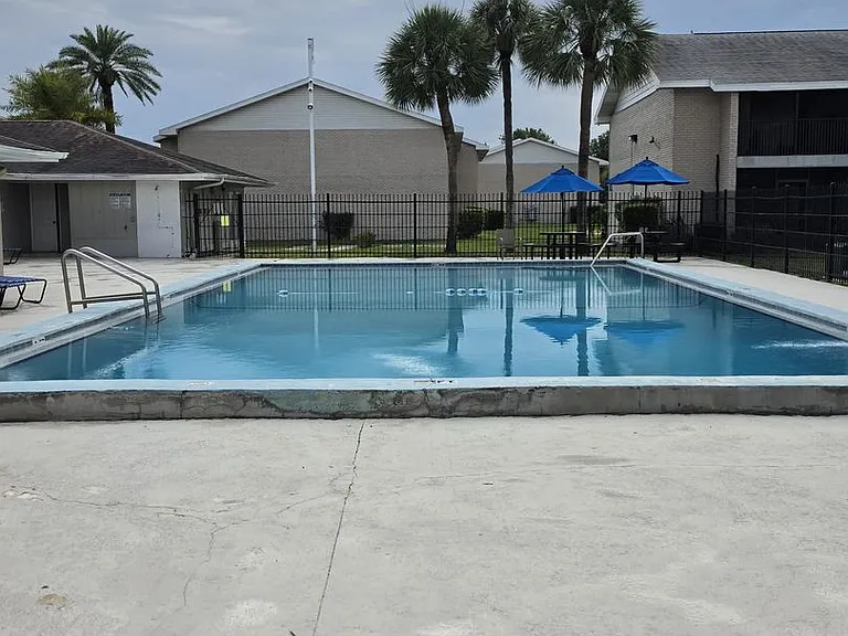 801 Sky Lake Cir #B — Photo 25