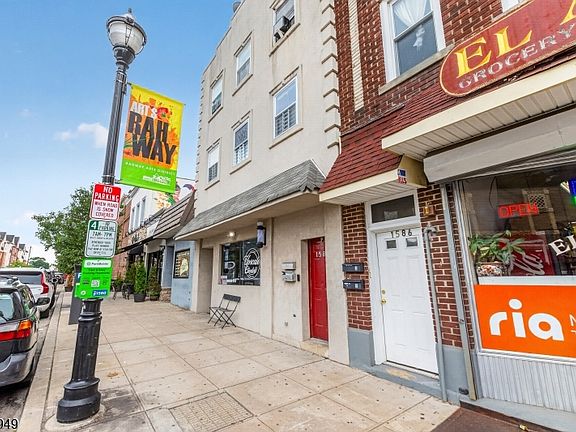 2nd image of 1582 Irving St #000