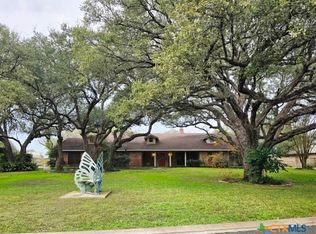 112 Country Ln, Seguin, TX 78155