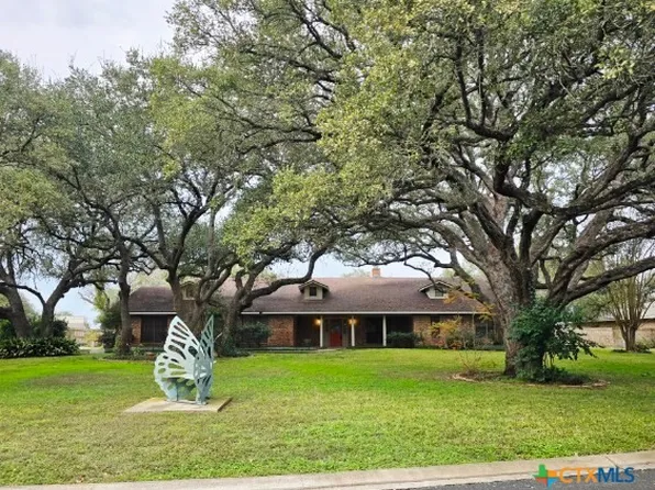 112 Country Ln, Seguin, TX 78155