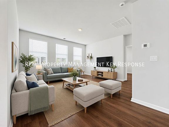 3rd image of 2042 Live Oak Dr
